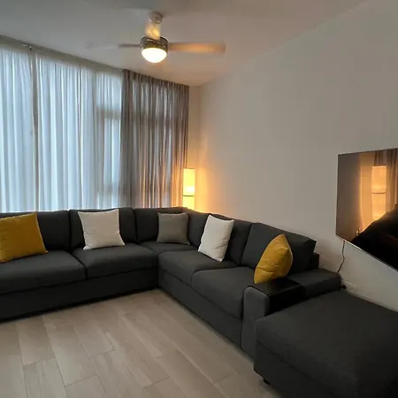 Urban Loft With Stunning & Sea Views Apartmán *